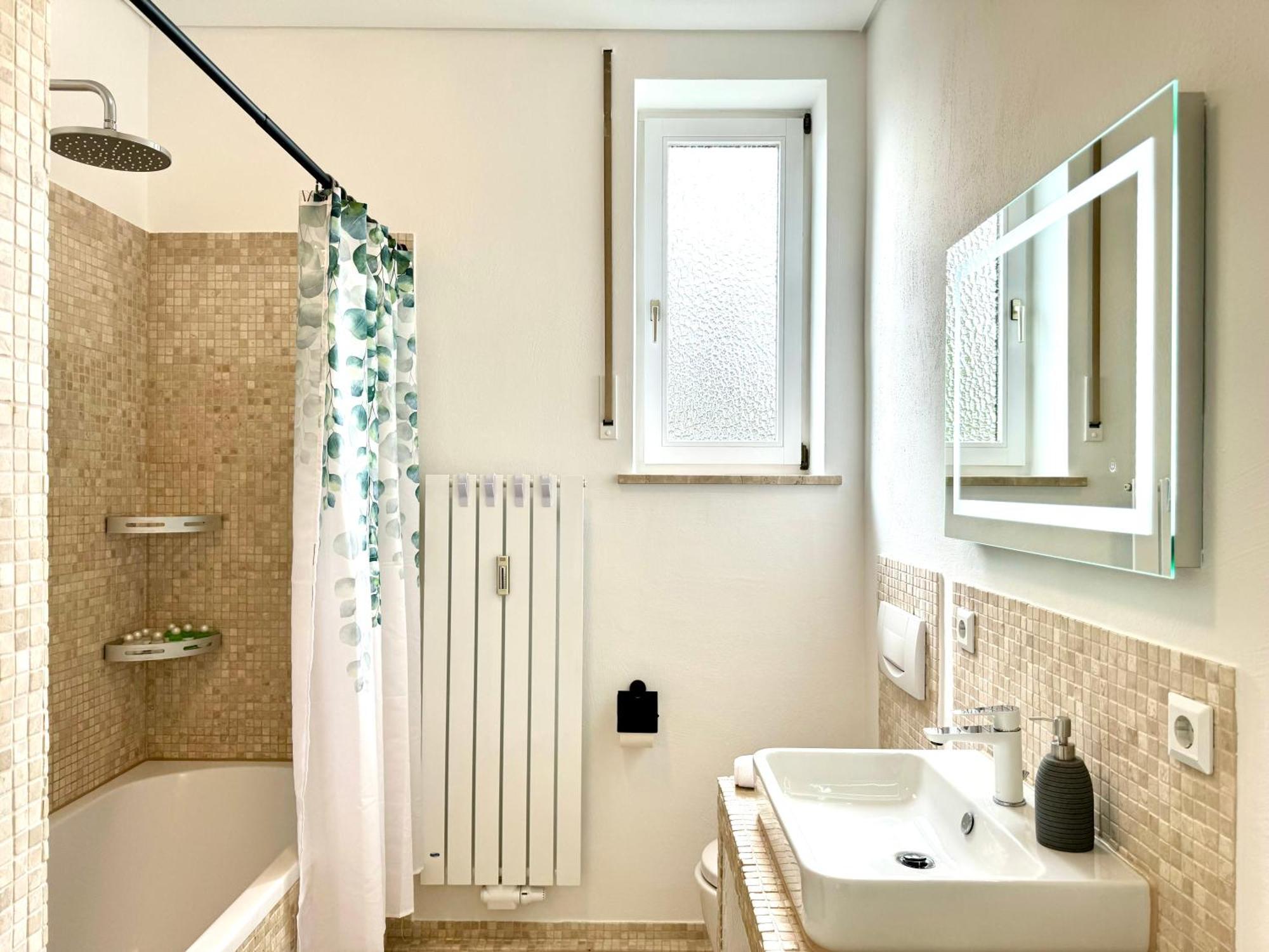 E&k Living - - Design - Kitchen - Free Parking